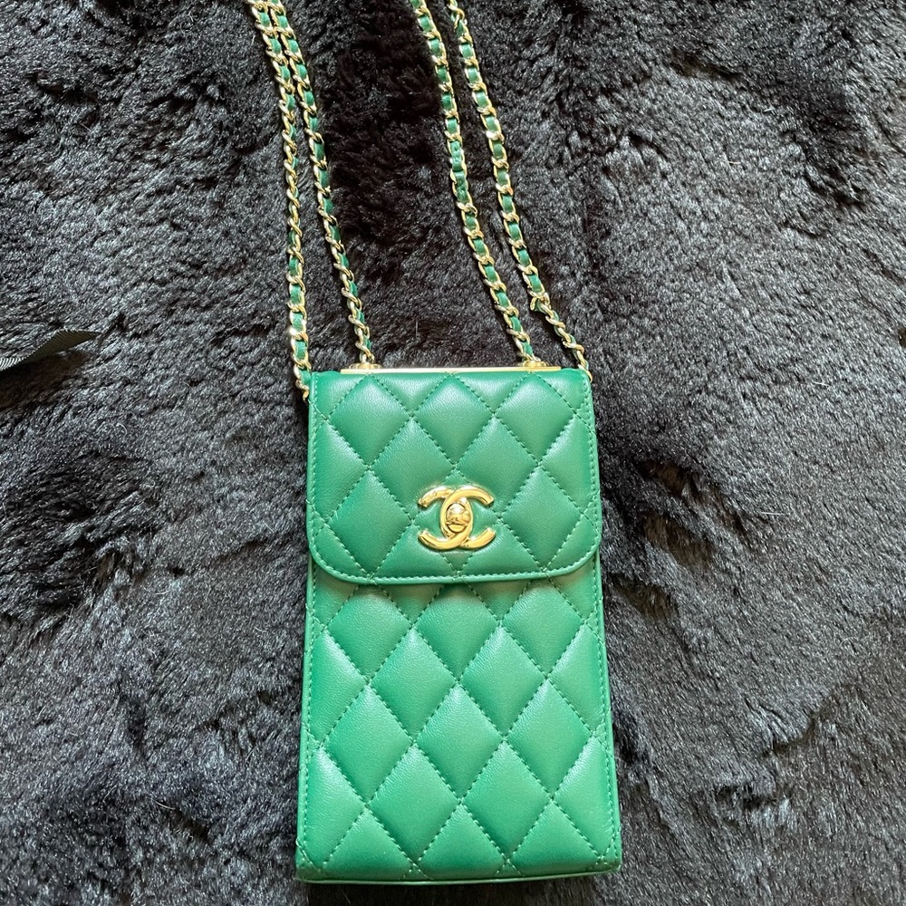 Quilted real leather phone holder crossbody bag